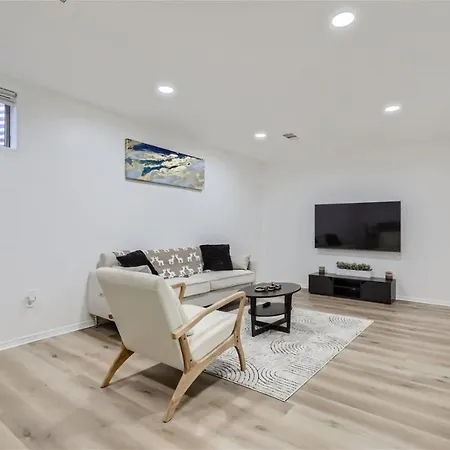 Villa 15-Mins From Dia, Remodeled, Cozy Downstairs Unit